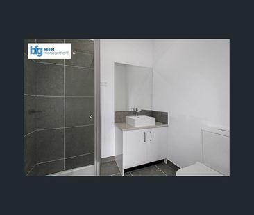 Spacious 4 Bedroom Townhouse in a Family-Friendly Location! - Photo 5