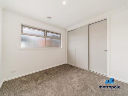 2/19 Halliday Street, MOUNT WAVERLEY, VIC - Photo 2