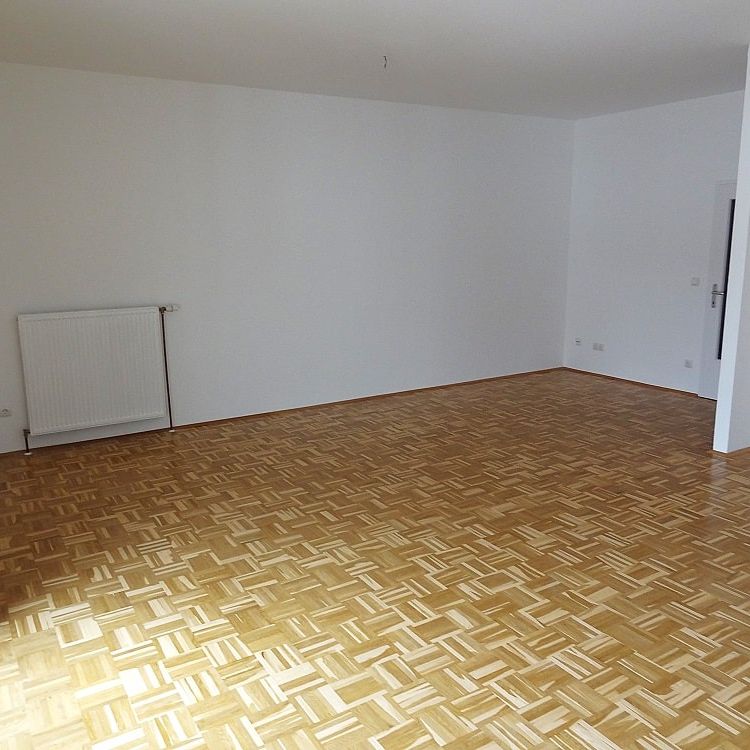 Gemütliche und geräumige Mietwohnung mit neuer Küche und großem Wohn- Esszimmer …! - Photo 1