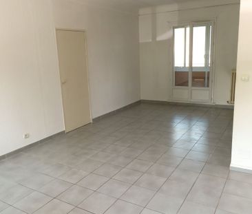 Nîmes, T4, 700€ H.C, Place Hubert Rouger, 83m² - Photo 4