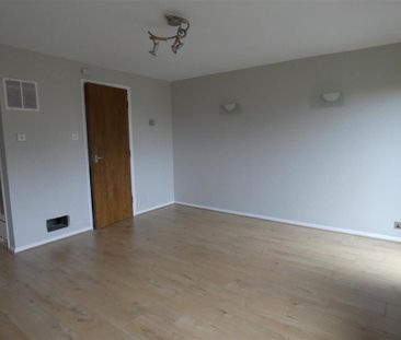 2 bedroom maisonette to rent - Photo 2