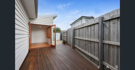 A Real Charmer - Photo 3