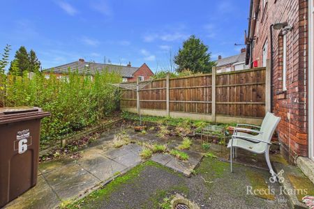 3 bedroom end of terrace house to rent - Photo 2