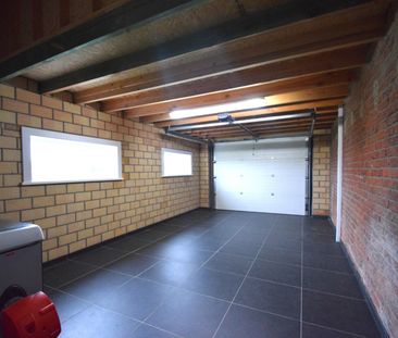 Landelijk gelegen, halfopen woning met tuin, garage en 2 slaapkamers - Photo 1