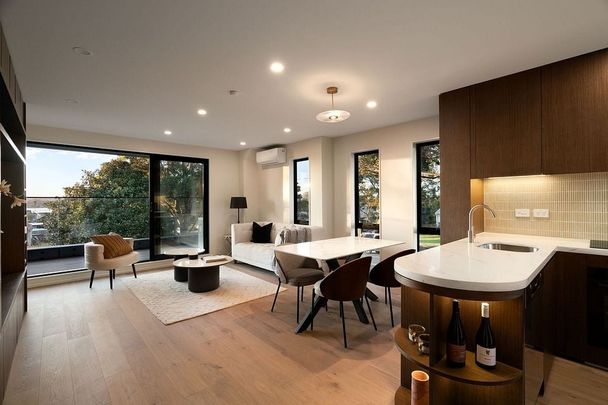 4 Bed House - Photo 1