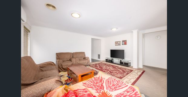 Modern Home in Quiet Court! - Photo 1