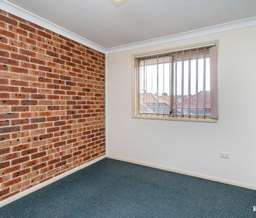 Spacious & Convenient 3-Bedroom Townhouse in Prime Kingswood Location! - Photo 6
