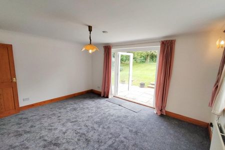 High Street - Photo 2