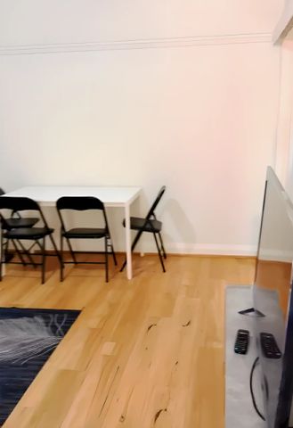 3 beds 1 bath - Photo 2