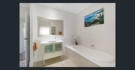 Ultimate Family Entertainer in a Peaceful Leafy Cul-de-Sac - Photo 4