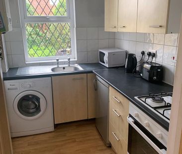 1 bedroom in a house share to rent - Photo 4