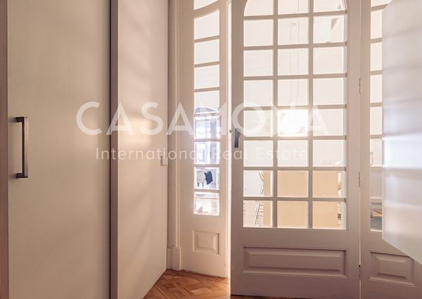 Modern 3 Bedroom Apartment with Private Terrace in Eixample