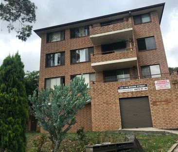 2 Bedroom Modern Unit - Photo 2