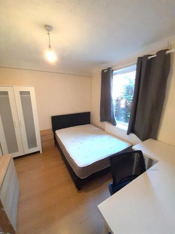 5 bedroom semi-detached house to rent - Photo 5