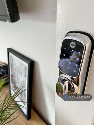 1 bedroom in a house share to rent - Photo 1