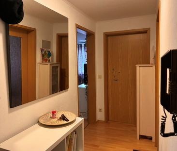 Nur mit WBS: helle 3-Zimmer-Wohnung mit separater Küche, Badewanne - Photo 2