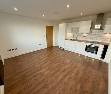 Carlton Square, Nottingham, NG4 - Photo 1