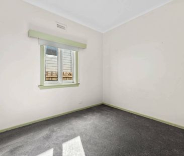 TWO BEDROOM HOUSE IN GREAT LOCATION - Photo 2