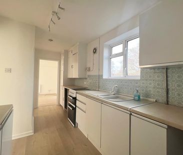 3 bedroom semi-detached house to rent - Photo 6