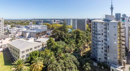 An Urban Oasis - Premium Penthouse - Photo 4