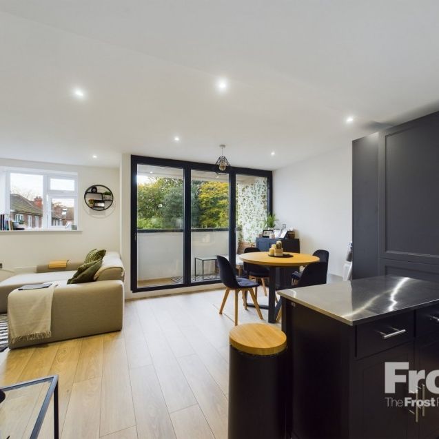 Green Street, Sunbury-on-Thames, Surrey,TW16 - Photo 1