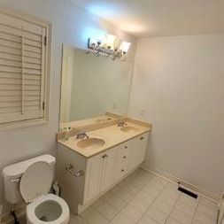 PRIVATE ROOMS IN THE GTA FOR RENT: FemaIe Student IDEAL - Photo 2