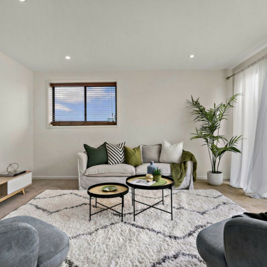 Luxurious 2 Bedroom Apartment With 2 Balconies - Photo 1