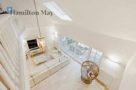 Majestatyczny dworek o powierzchni mieszkalnej 330 m2 posadowiony na działce o powierzchni 1800 m2 w Zalesiu Górnym - Photo 2