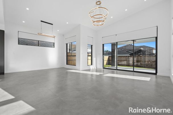 Elegant 5-Bedroom Double Storey Home in Gledswood Hills - Photo 1