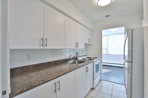 2 Bedrooms, Den - Photo 1