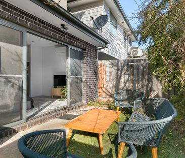 Townhouse in the Heart of Oak Park - Photo 2