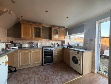 3 bedroom end of terrace house to rent - Photo 5