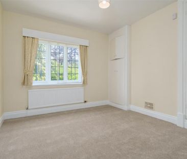 6 bedroom detached house to rent - Photo 5