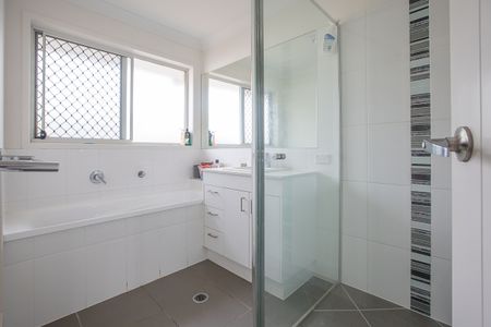 7 Sunrise Link, Pimpama QLD 4209 - House For Rent - $720 | Domain - Photo 2