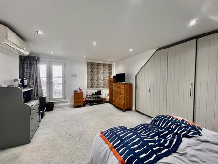 4 bedroom semi-detached house to rent - Photo 3