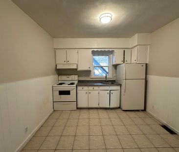 For Lease - 202-204 Mckay Avenue, Windsor, Ontario - Photo 1