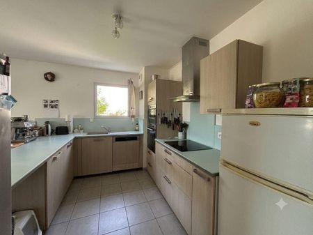Location Appartement 3 pièces 76m² BOURG LES VALENCE 26500 - Photo 3