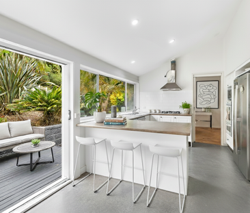 Exquisite Family Sanctuary with Resort-Style Entertaining - Photo 2