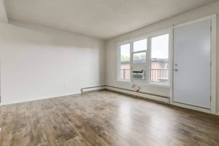 1 Bedroom - Photo 4
