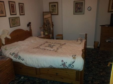 4 Bed House To Rent - Photo 3