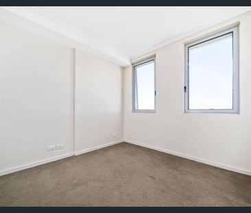 Your Urban Retreat in Rosehill - Photo 2