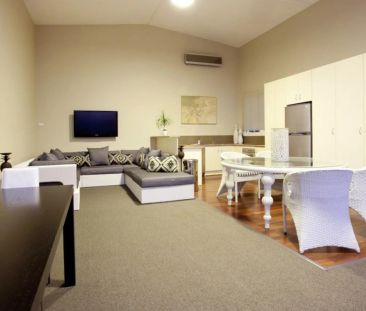 Renovated Family Home in Prime location - Photo 4