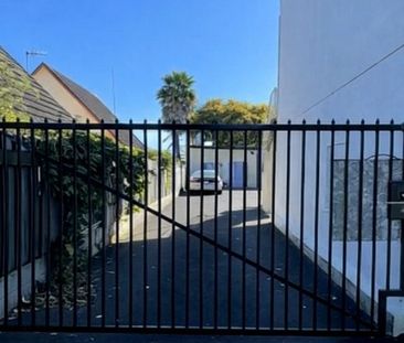 Modern Inner-City Living – Stylish 2-Bedroom Apart - Photo 5