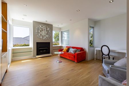 Luxury home with swimming pool and sea views - Photo 5