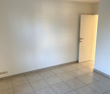 Zeer ruim appartement met 2 slaapkamers en terras nabij het centrum... - Foto 4
