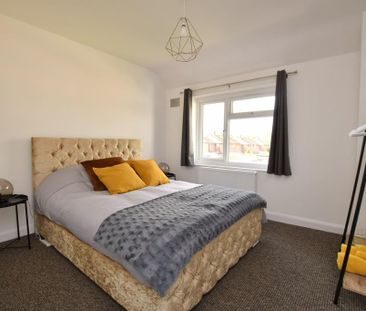 4 bedroom semi-detached house to rent - Photo 3