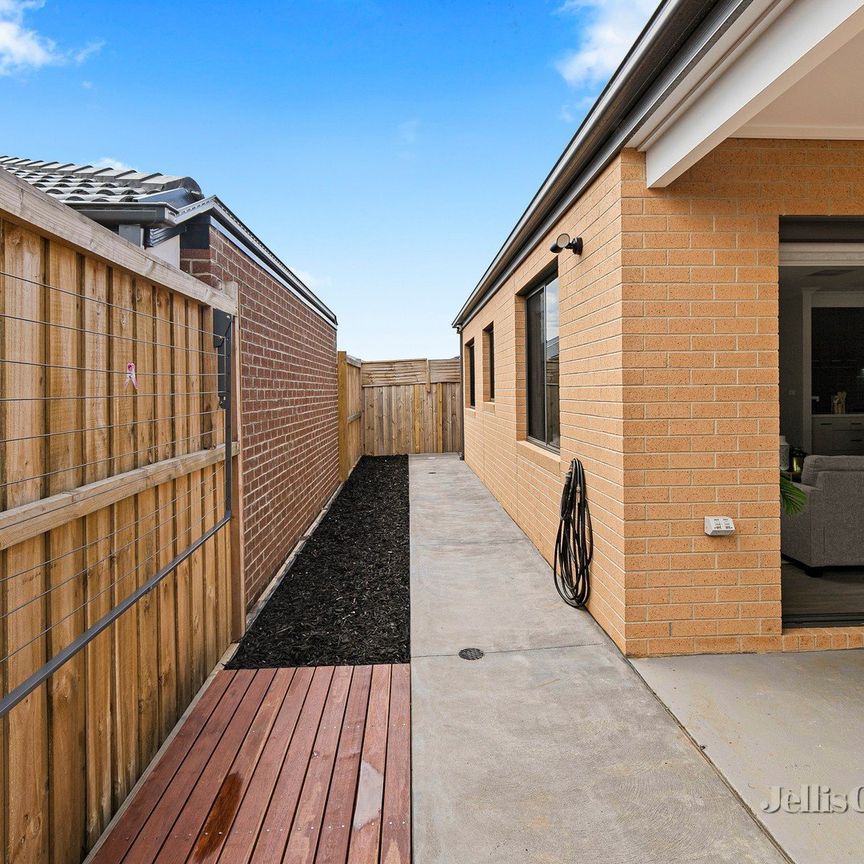 1 Euston Way, Strathtulloh - Photo 1