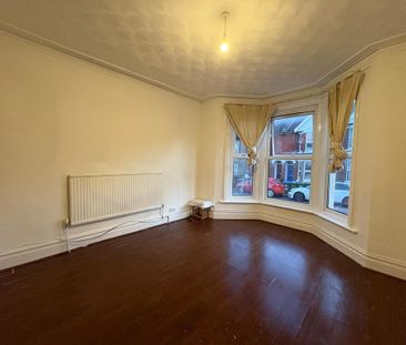 6 bedroom semi-detached house to rent - Photo 2