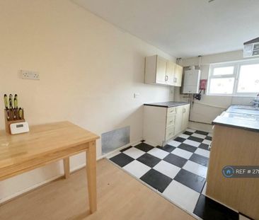 2 bedroom maisonette to rent - Photo 3