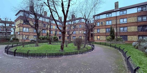 1 bedroom in a flat share to rent - Photo 3